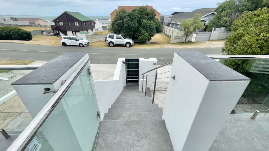 5 Bedroom Property for Sale in Gansbaai Central Western Cape